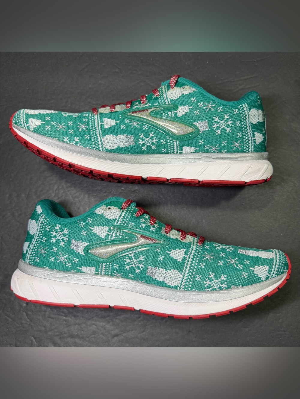 Brooks Revel 3 Women’s “ Limited Christmas Edition “ Running Sneakers Size-10 - Picture 2 of 9